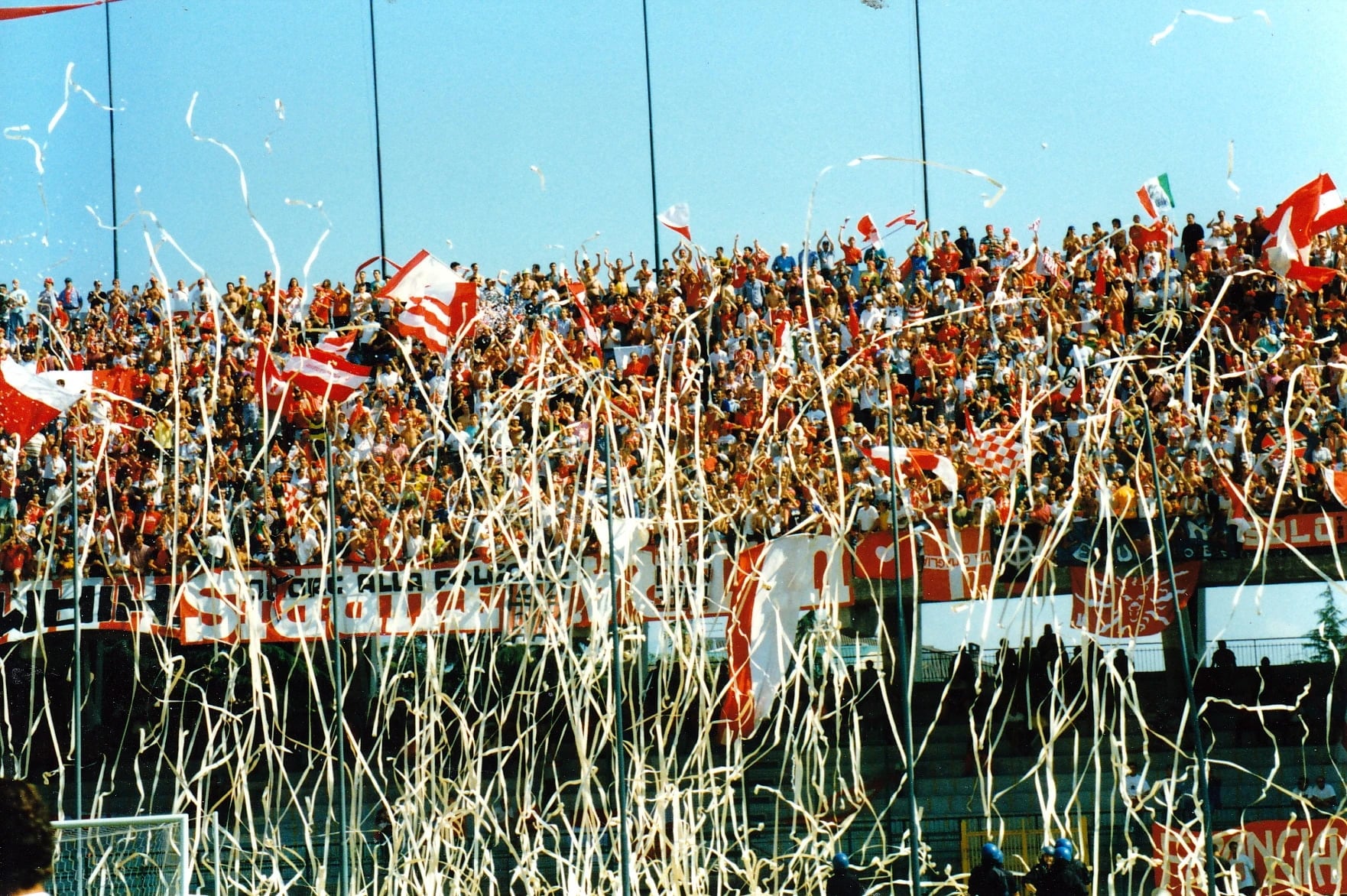 Curva della Turris con striscioni